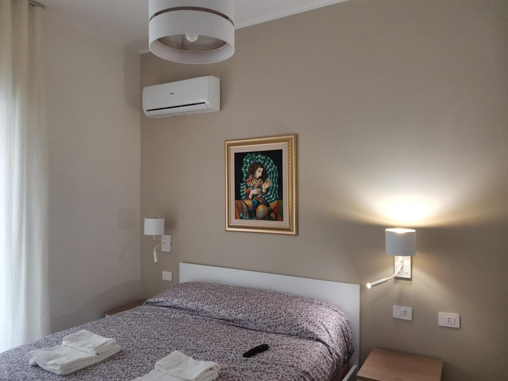 Palazzo Buscema - Appartamenti & Residence Кротоне Екстериор снимка